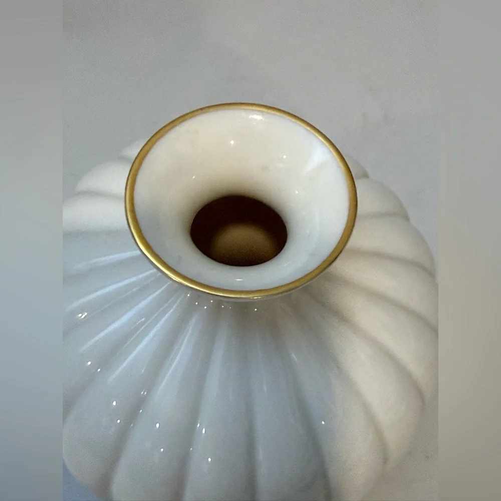 Vintage MCM Lenox Sweetbriar Cream Ribbed Bud Vase 24K Gold Trim Made in USA‎